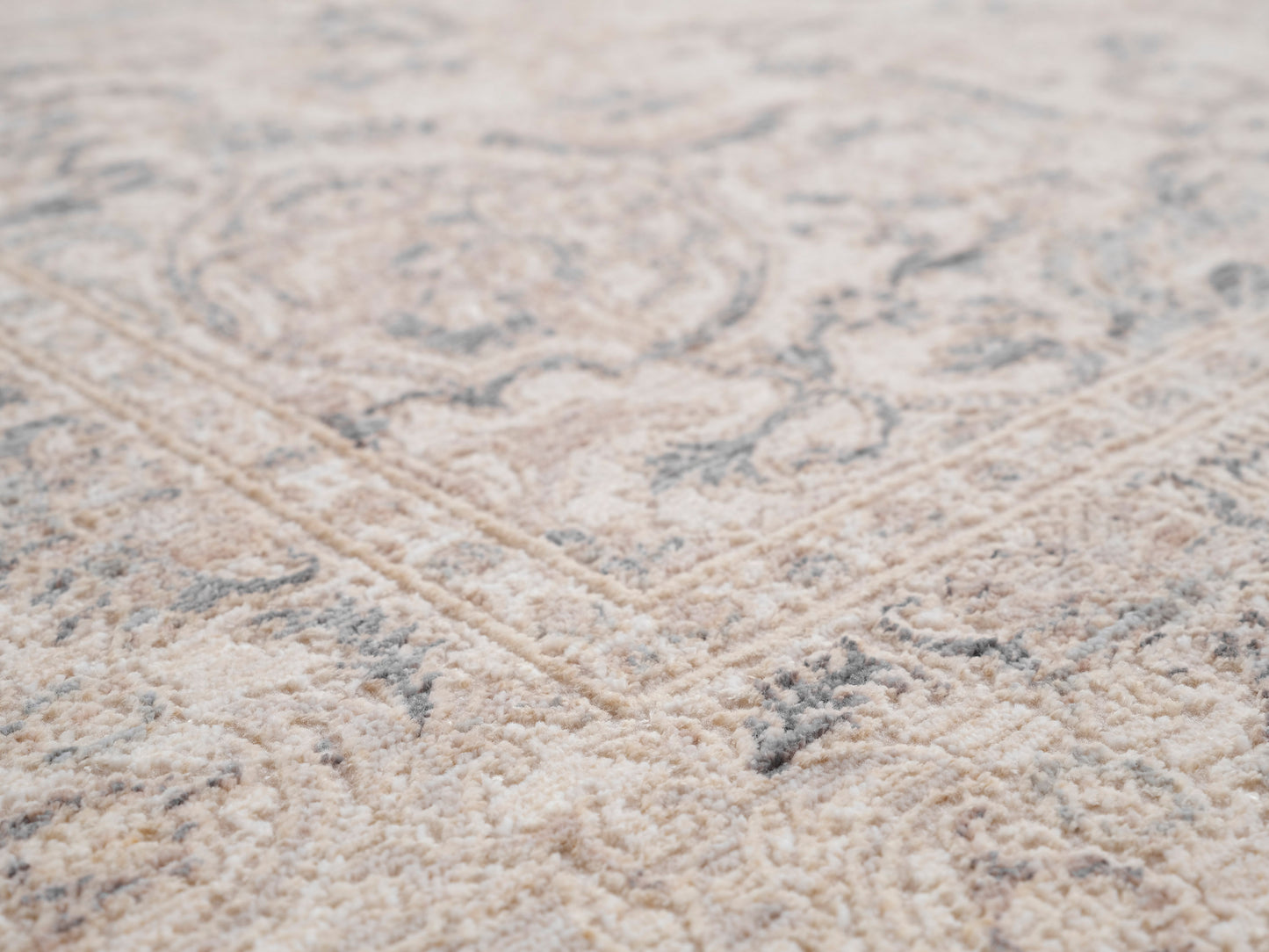 Lara 14626-189 Ivory/Beige/Grey Area Rug