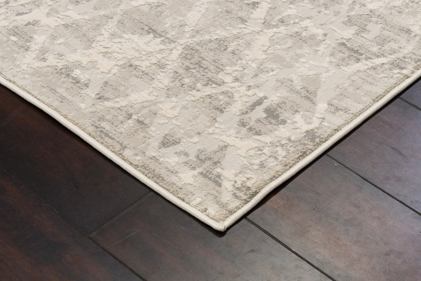 Quartz 27039-111 Ivory/Silver Area Rug