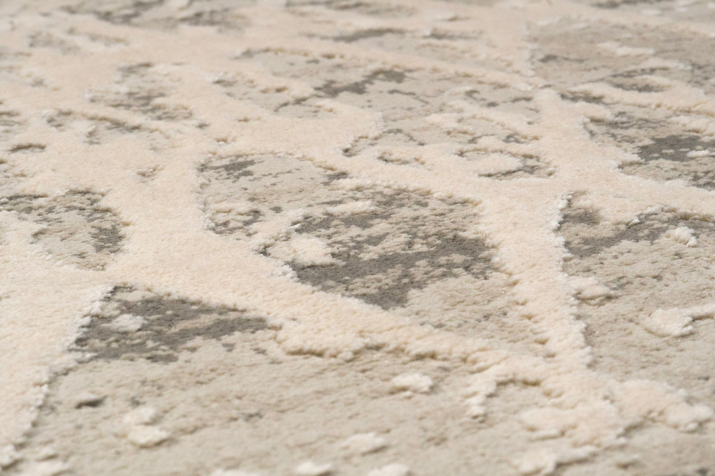 Quartz 27039-111 Ivory/Silver Area Rug