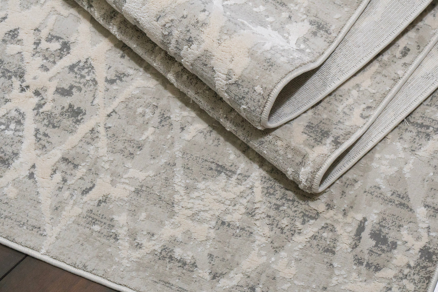 Quartz 27039-111 Ivory/Silver Area Rug