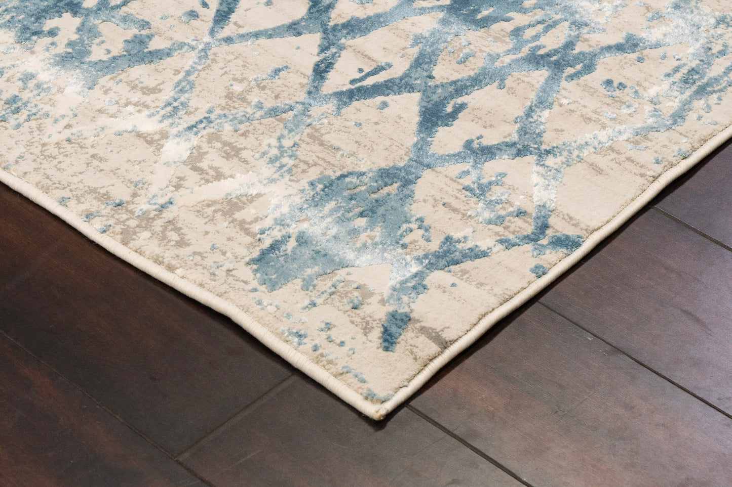 Quartz 27039-500 Ivory/Blue Area Rug
