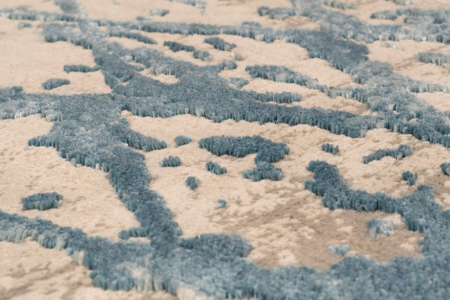 Quartz 27039-500 Ivory/Blue Area Rug