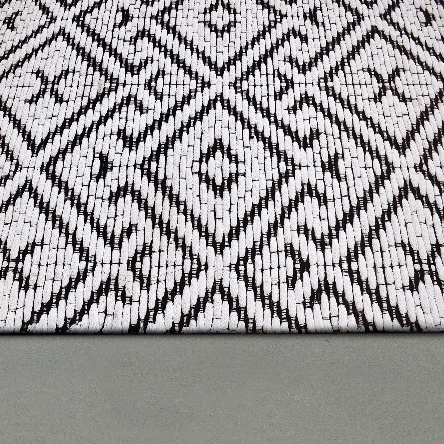 Soul 7402-190 Ivory/Charcoal Area Rug