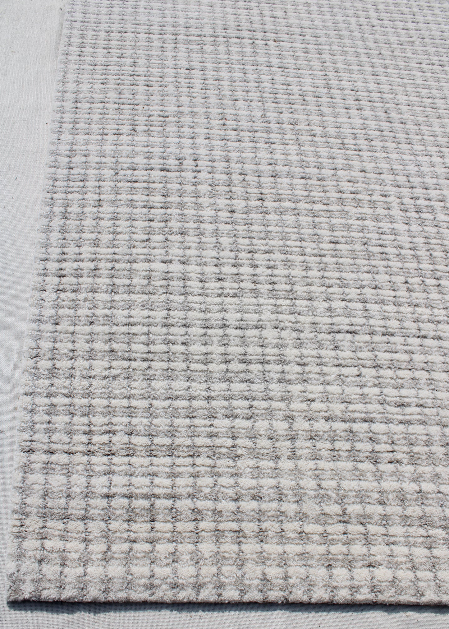 Trono 5481-191 Ivory/Silver Area Rug