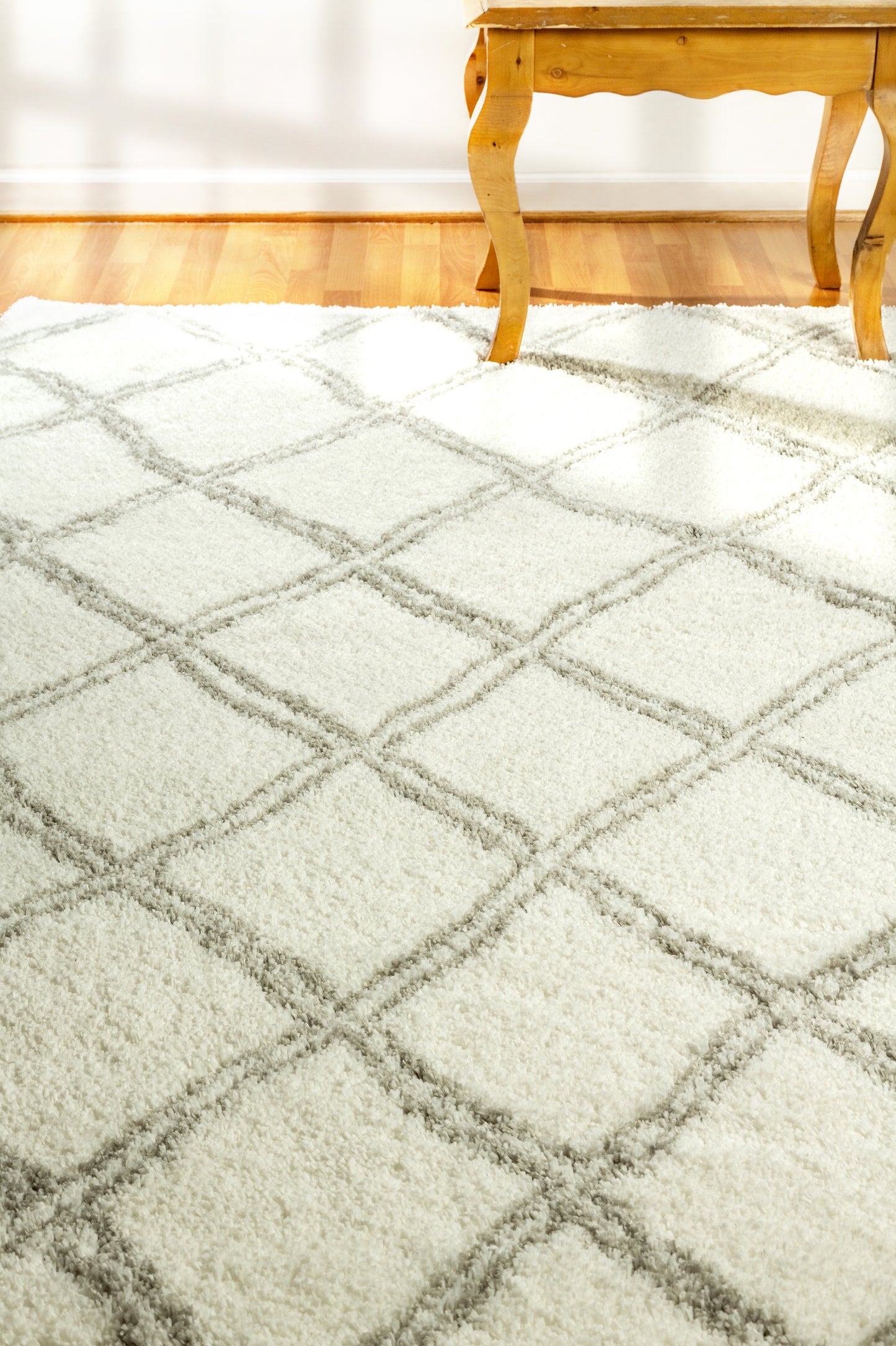 Nordic 7432-100 White/Silver Area Rug