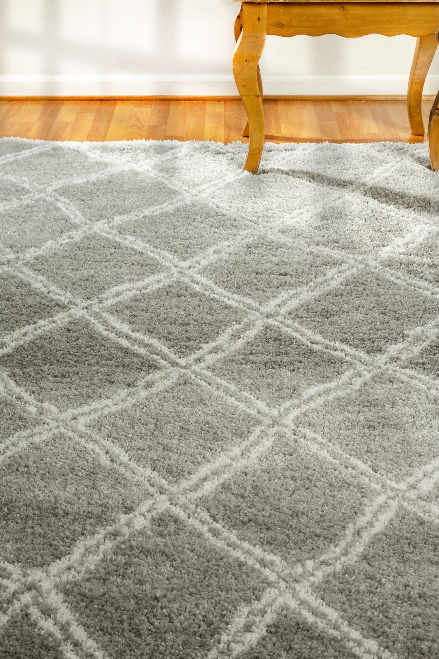 Nordic 7432-900 Silver/White Area Rug