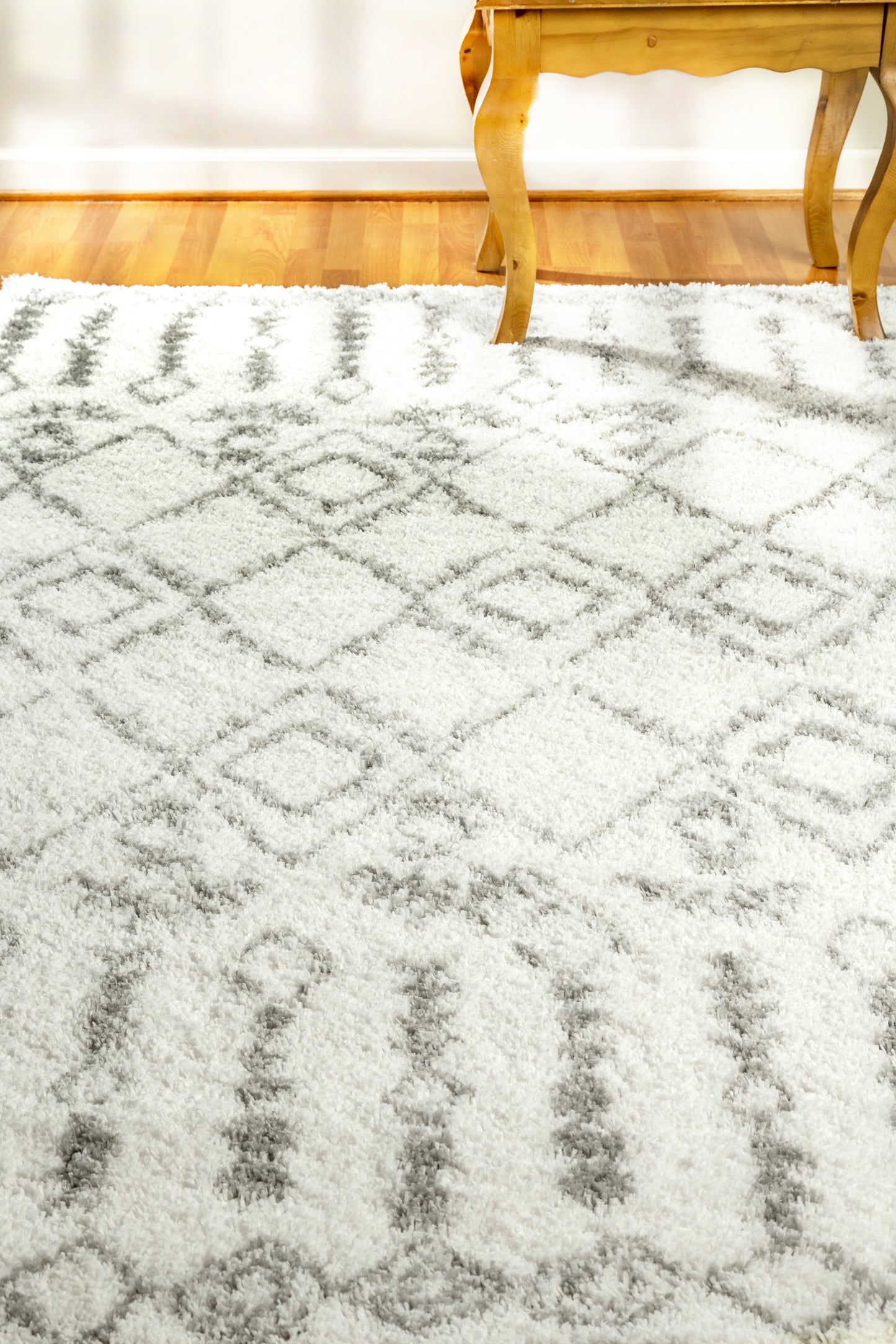Nordic 7433-100 White/Silver Area Rug