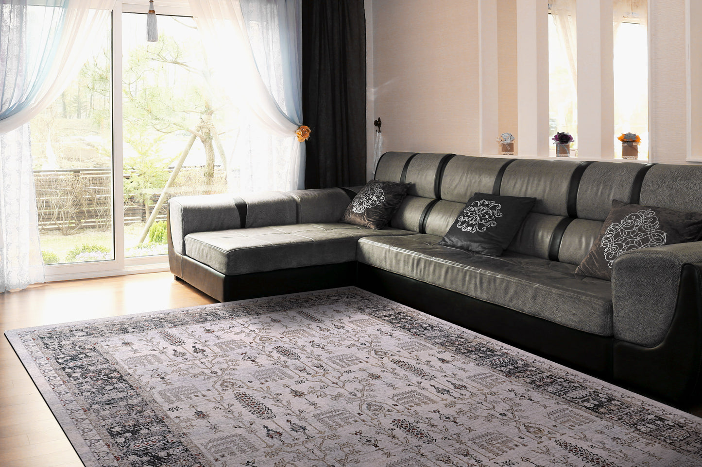 Carson 5225-109 Ivory/Black Area Rug