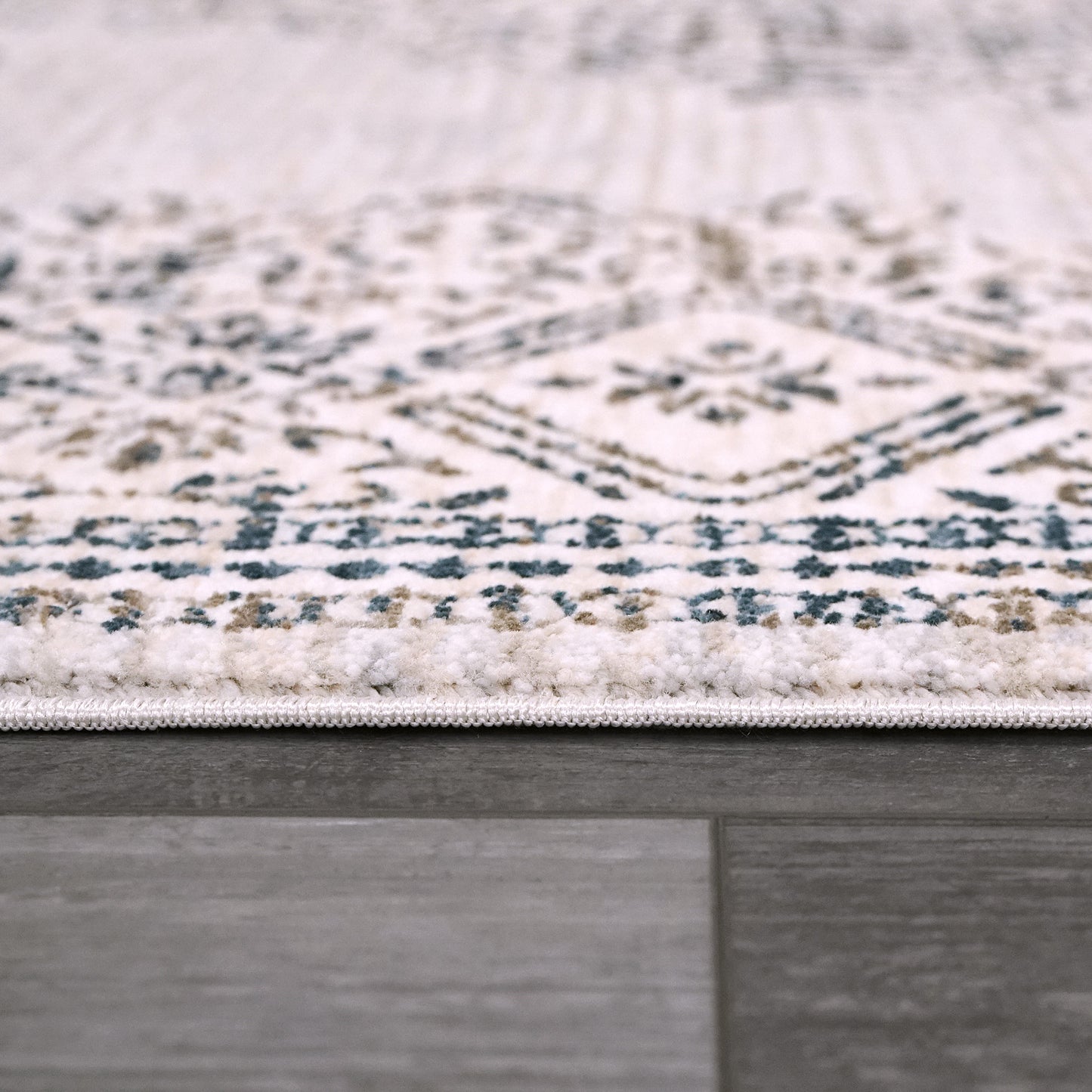 Carson 5226-109 Ivory/Black Area Rug