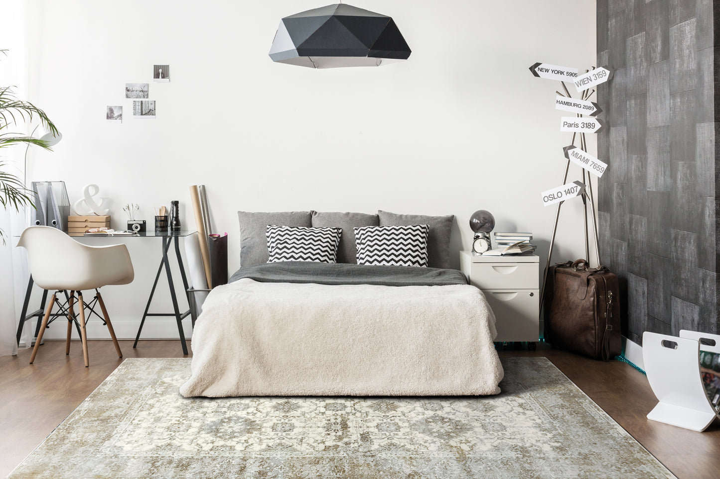 Castilla 3534-109 Cream/Silver Area Rug