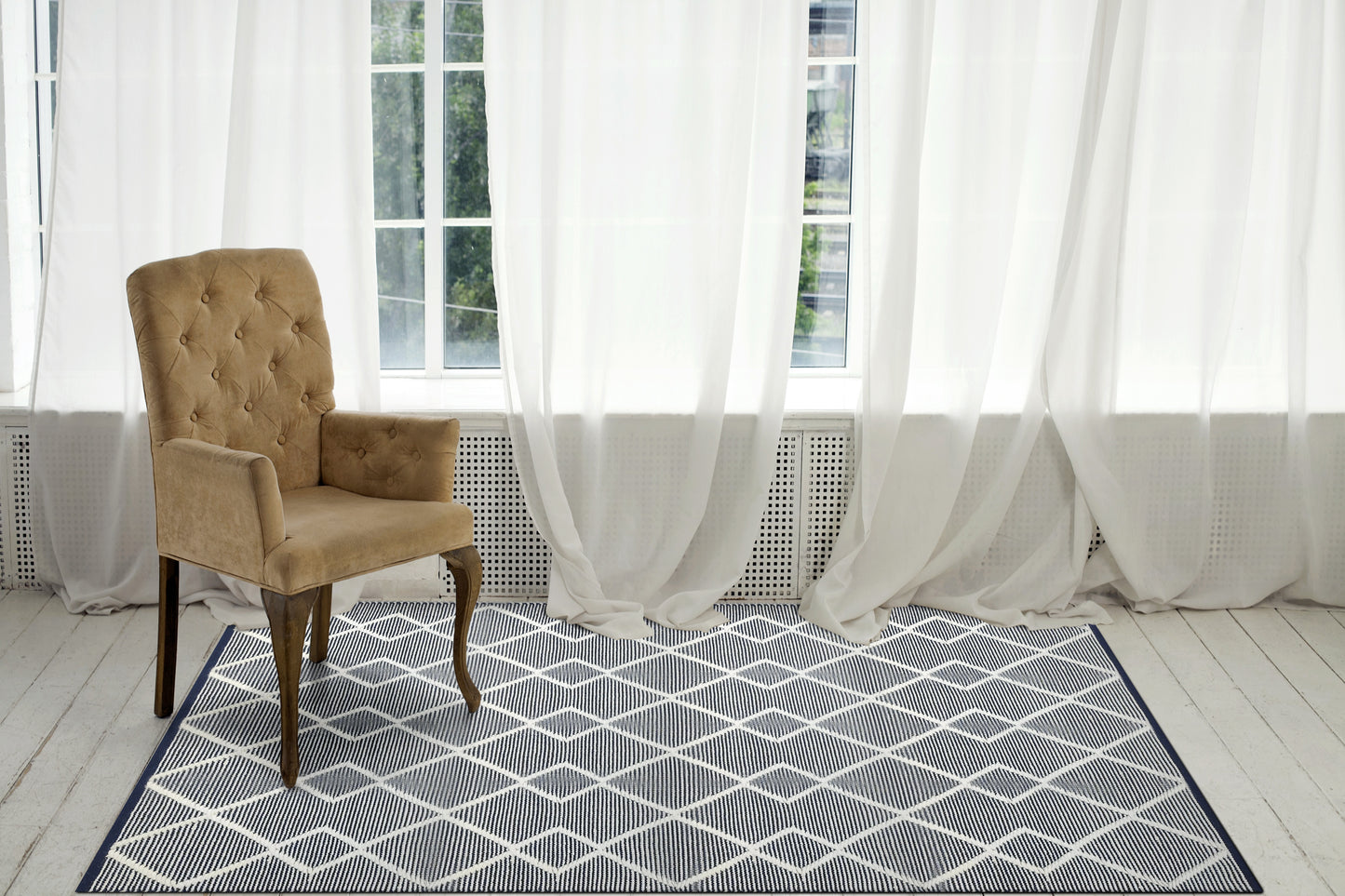 Maeve 2728-150 Ivory/Navy Area Rug