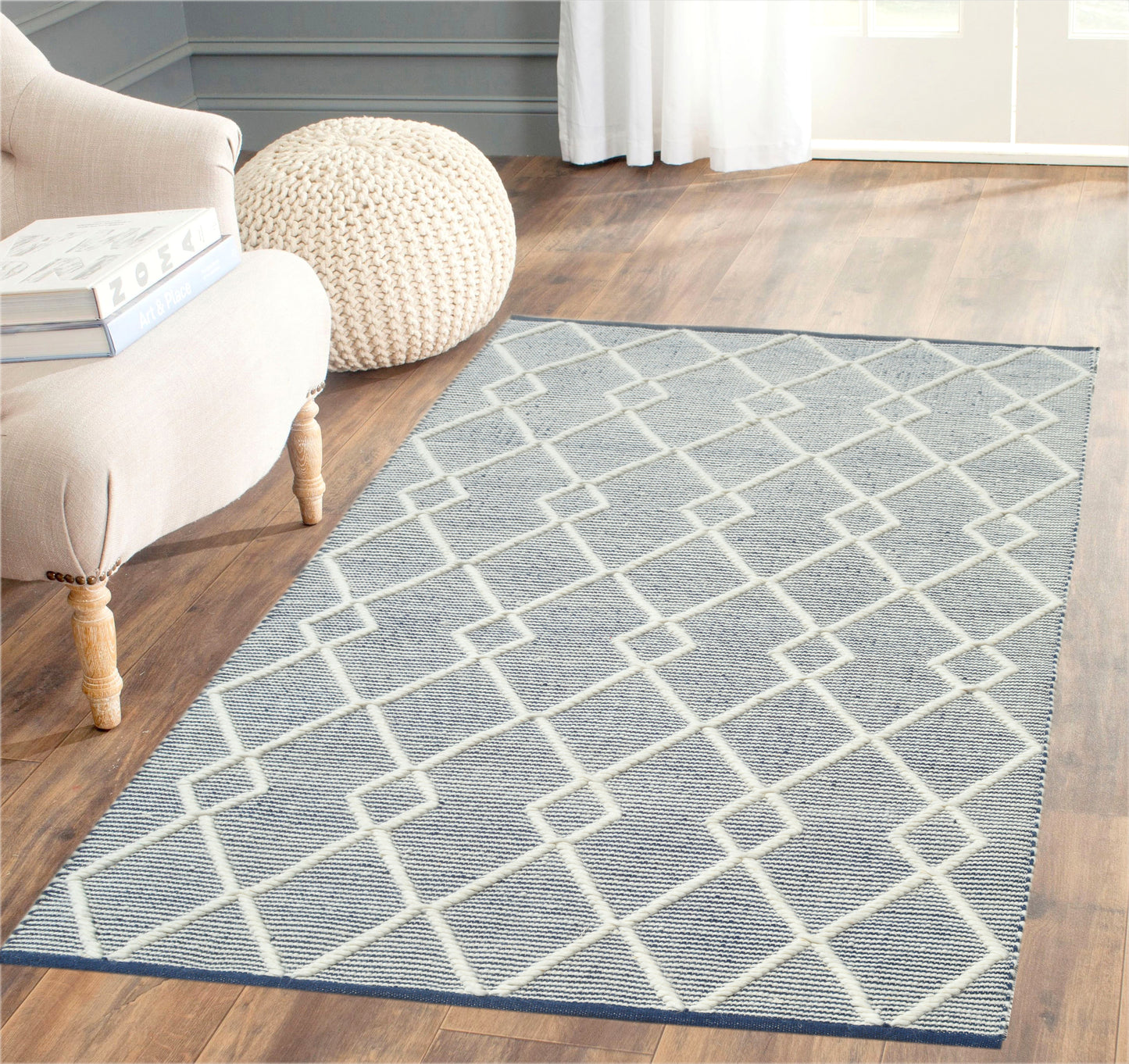 Maeve 2728-150 Ivory/Navy Area Rug
