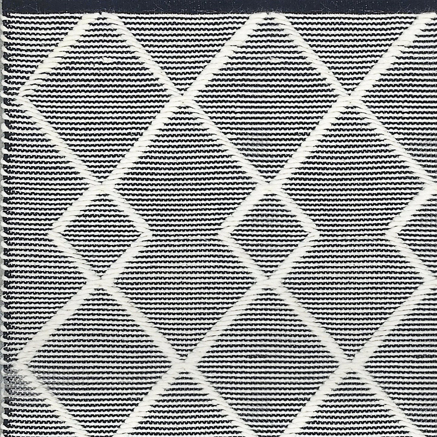 Maeve 2728-199 Ivory/Black Area Rug