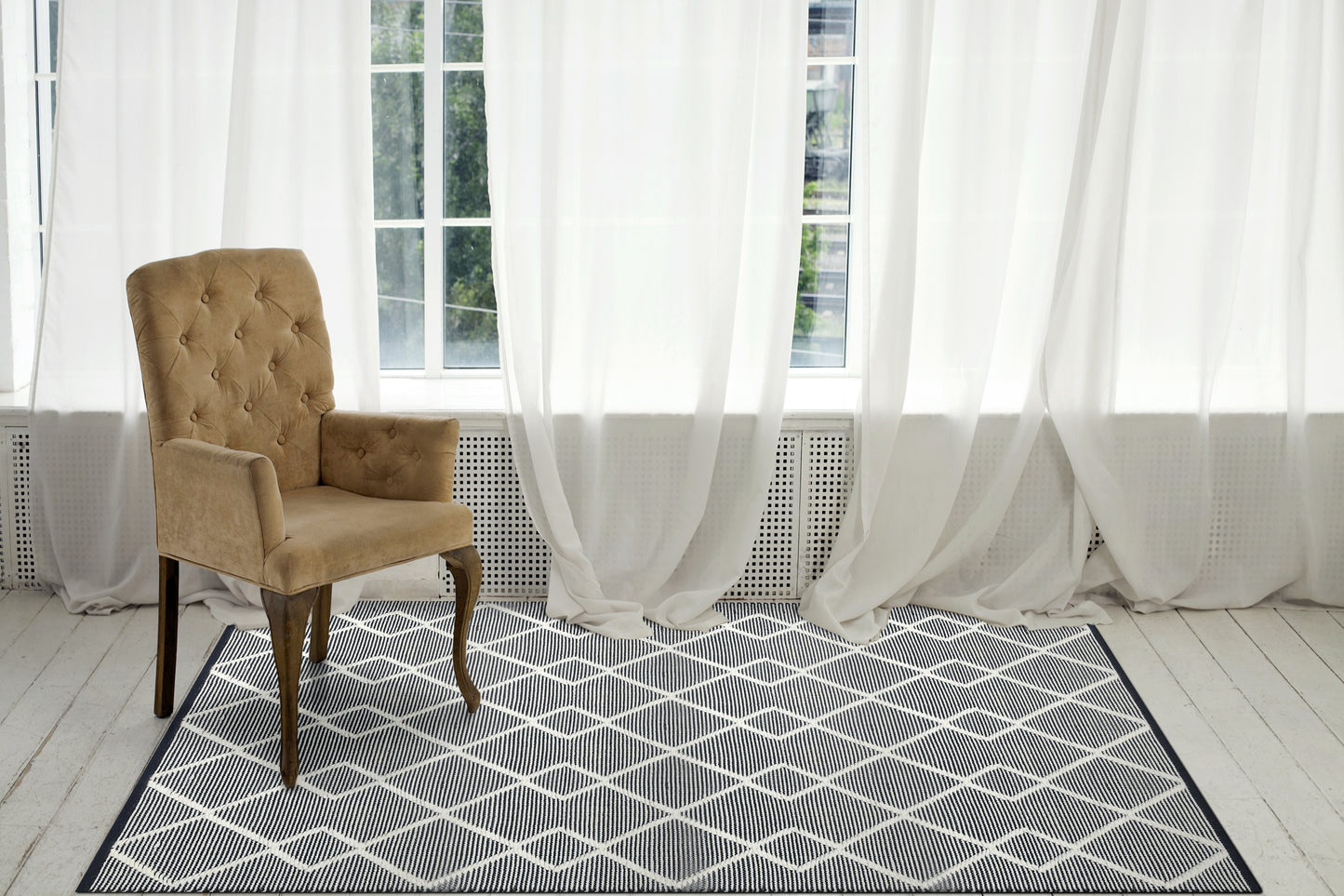 Maeve 2728-199 Ivory/Black Area Rug