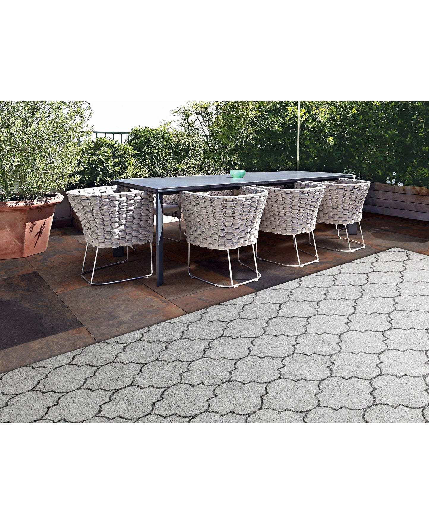Patio 8393-900 Grey Area Rug
