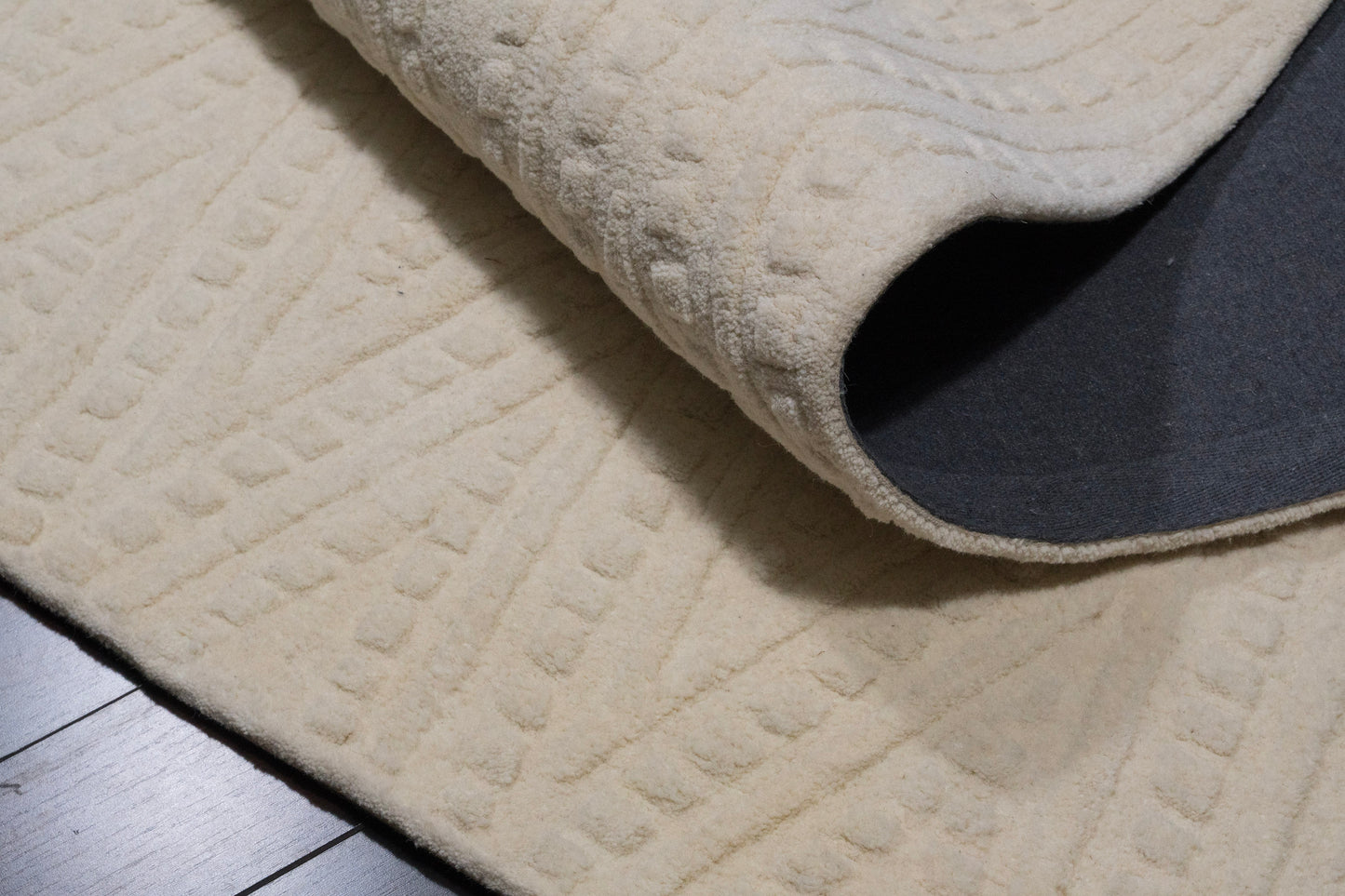 Liora 100-8554 Ivory Area Rug
