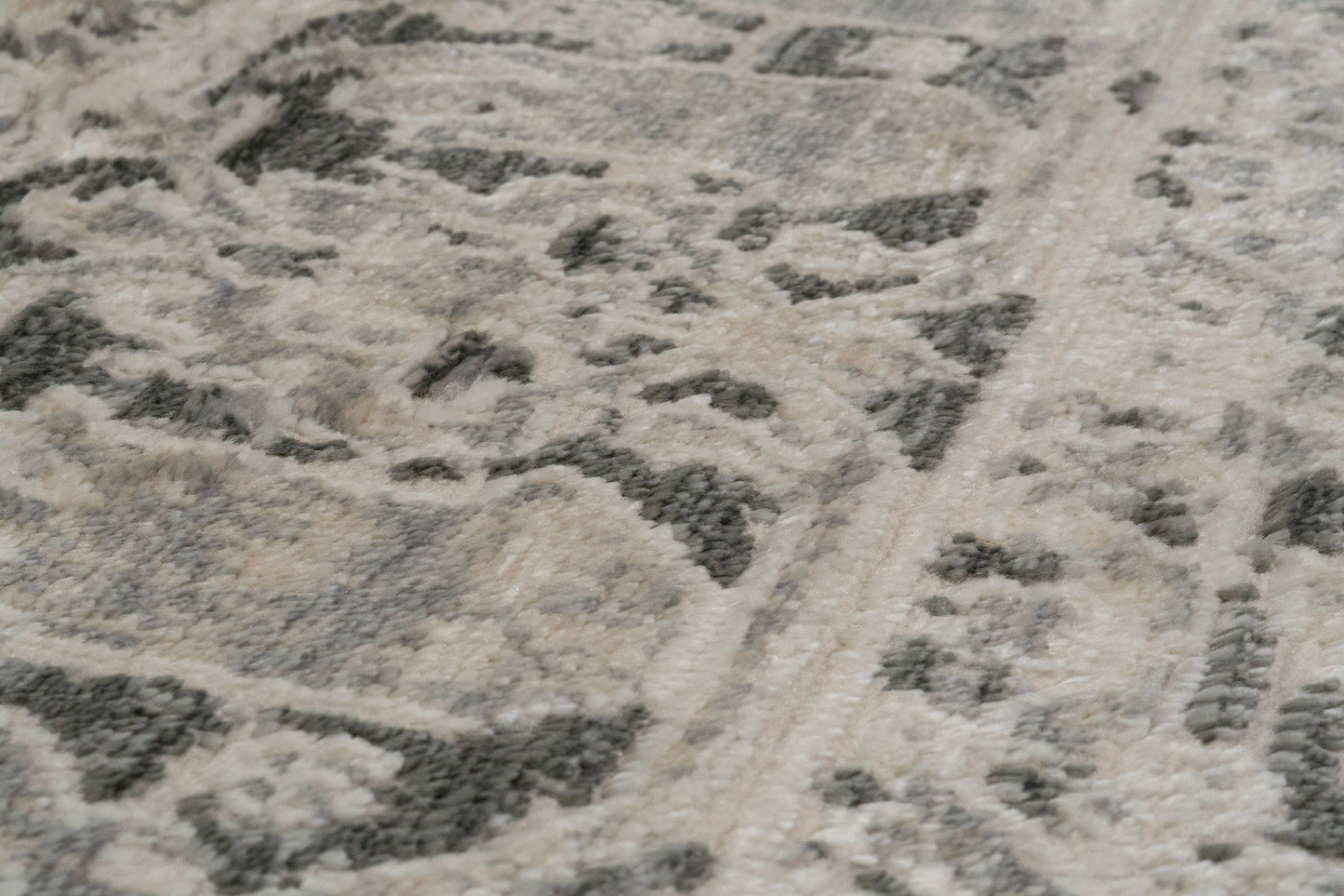 Charlotte 19900-190 Ivory/Grey Area Rug