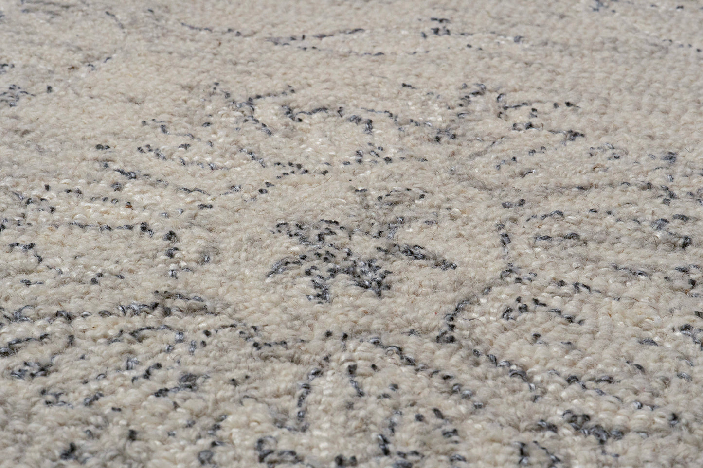 Daisy 9088-100 Ivory Area Rug