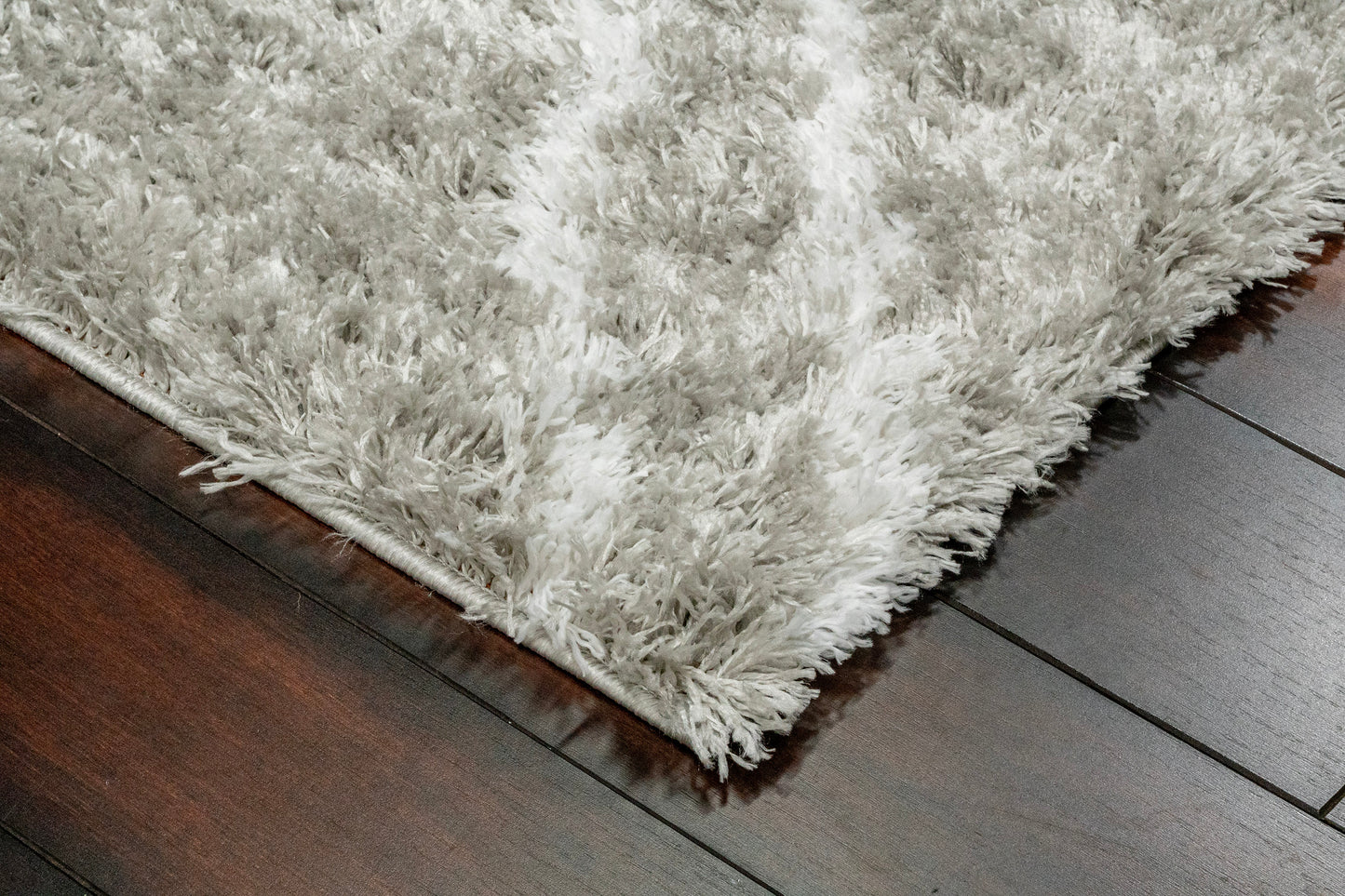 Nordic 7431-900 Silver/White Area Rug