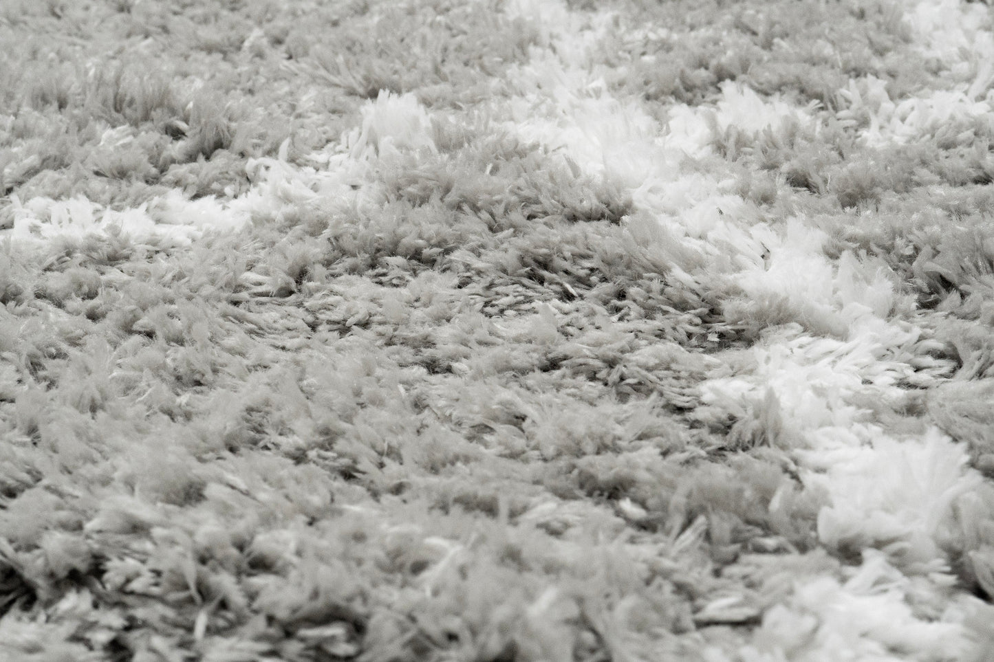 Nordic 7431-900 Silver/White Area Rug