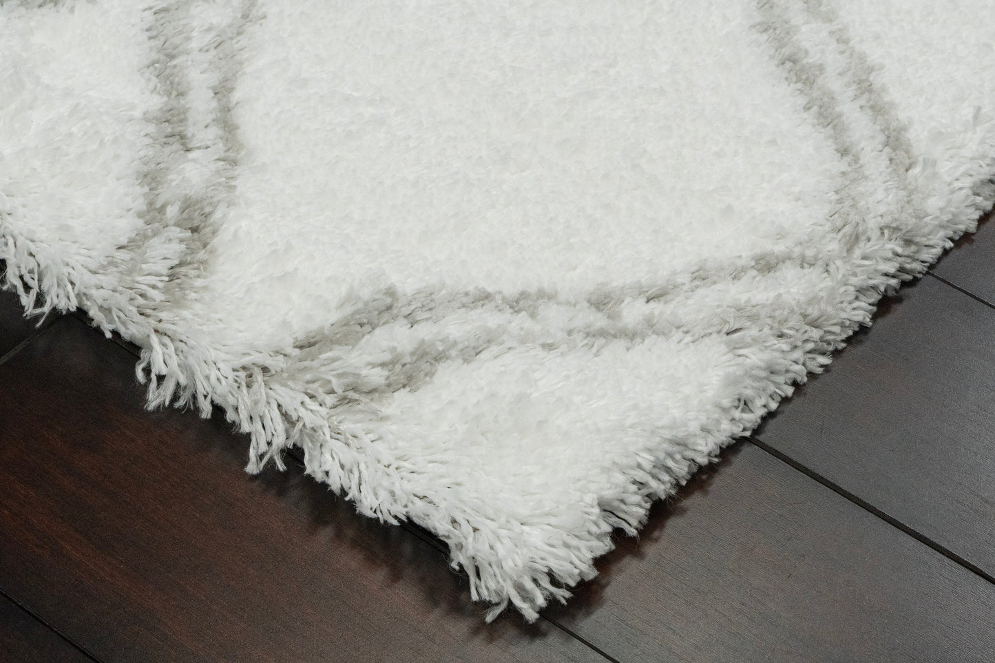 Nordic 7432-100 White/Silver Area Rug
