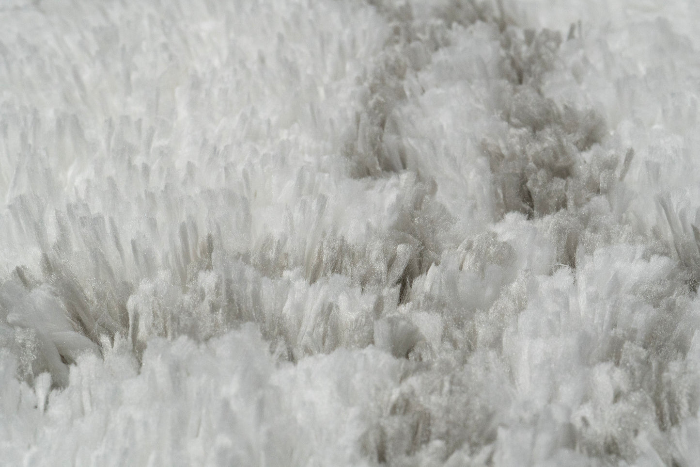 Nordic 7432-100 White/Silver Area Rug