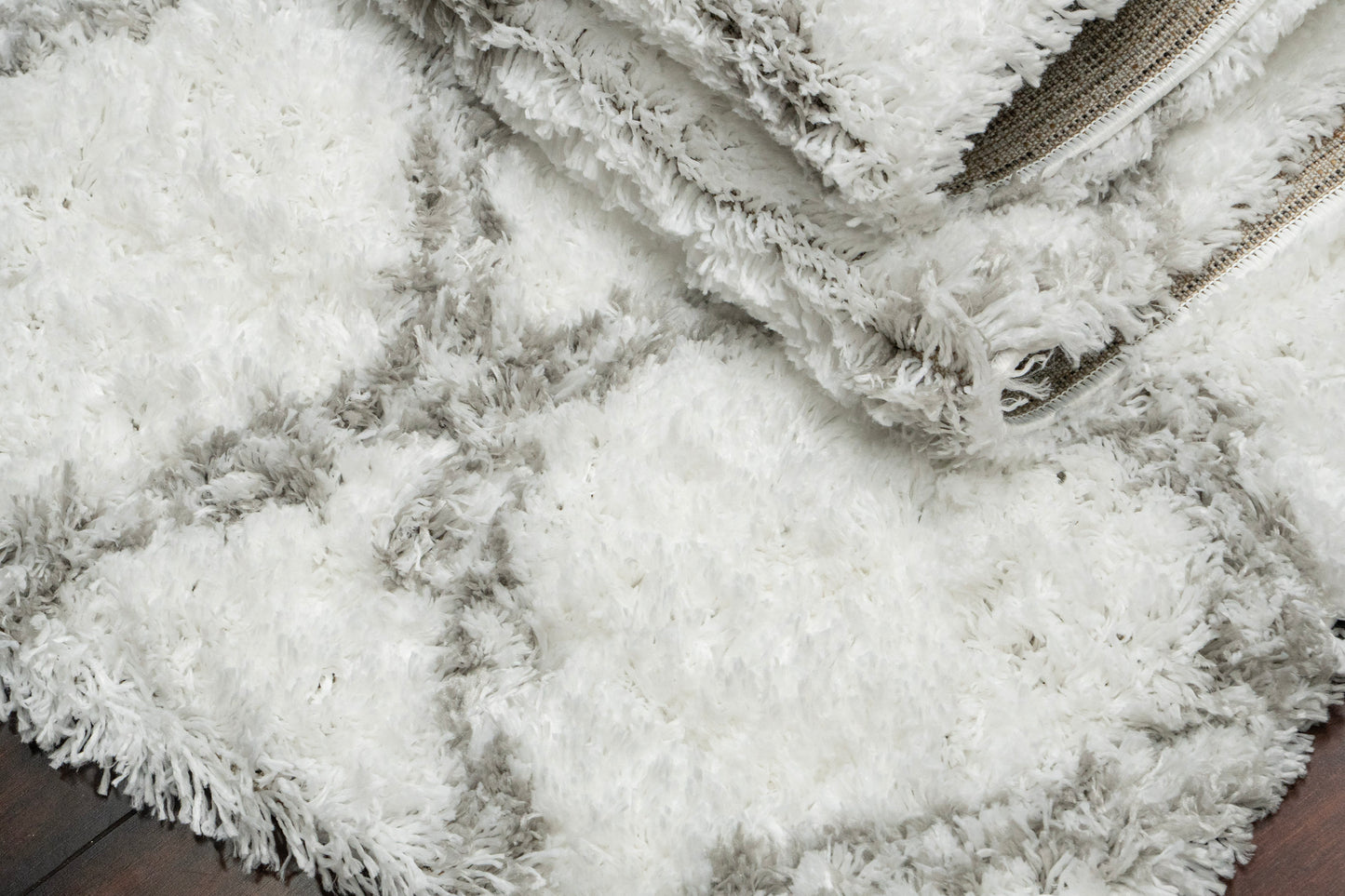 Nordic 7432-100 White/Silver Area Rug