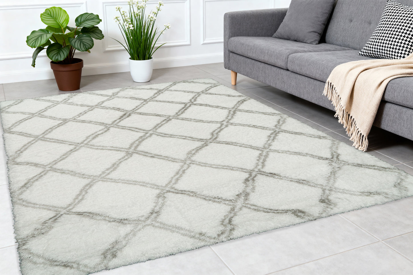 Nordic 7432-100 White/Silver Area Rug
