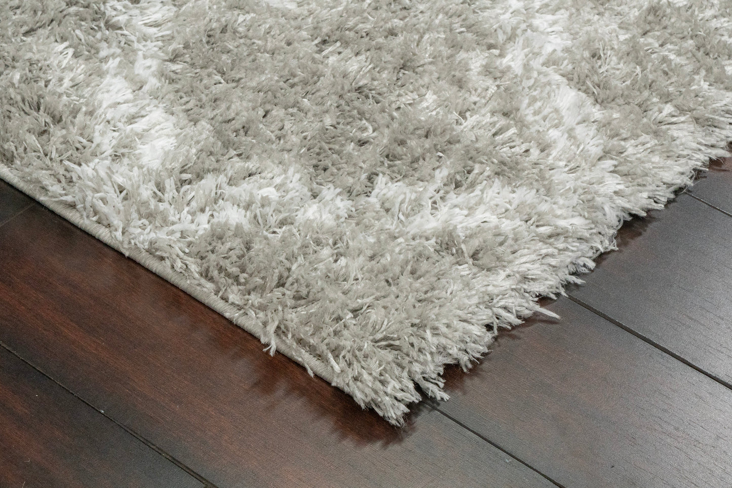 Nordic 7432-900 Silver/White Area Rug