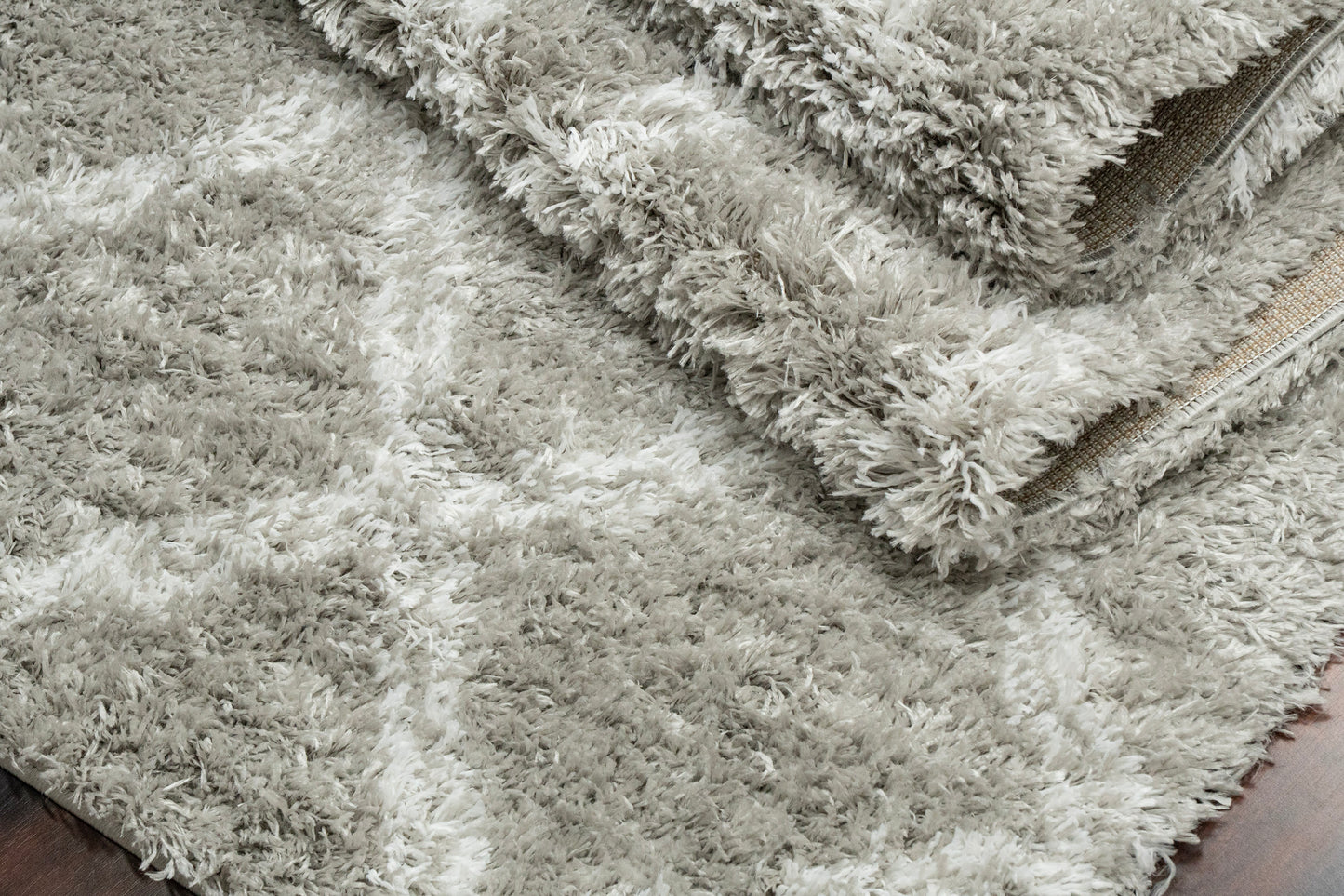 Nordic 7432-900 Silver/White Area Rug