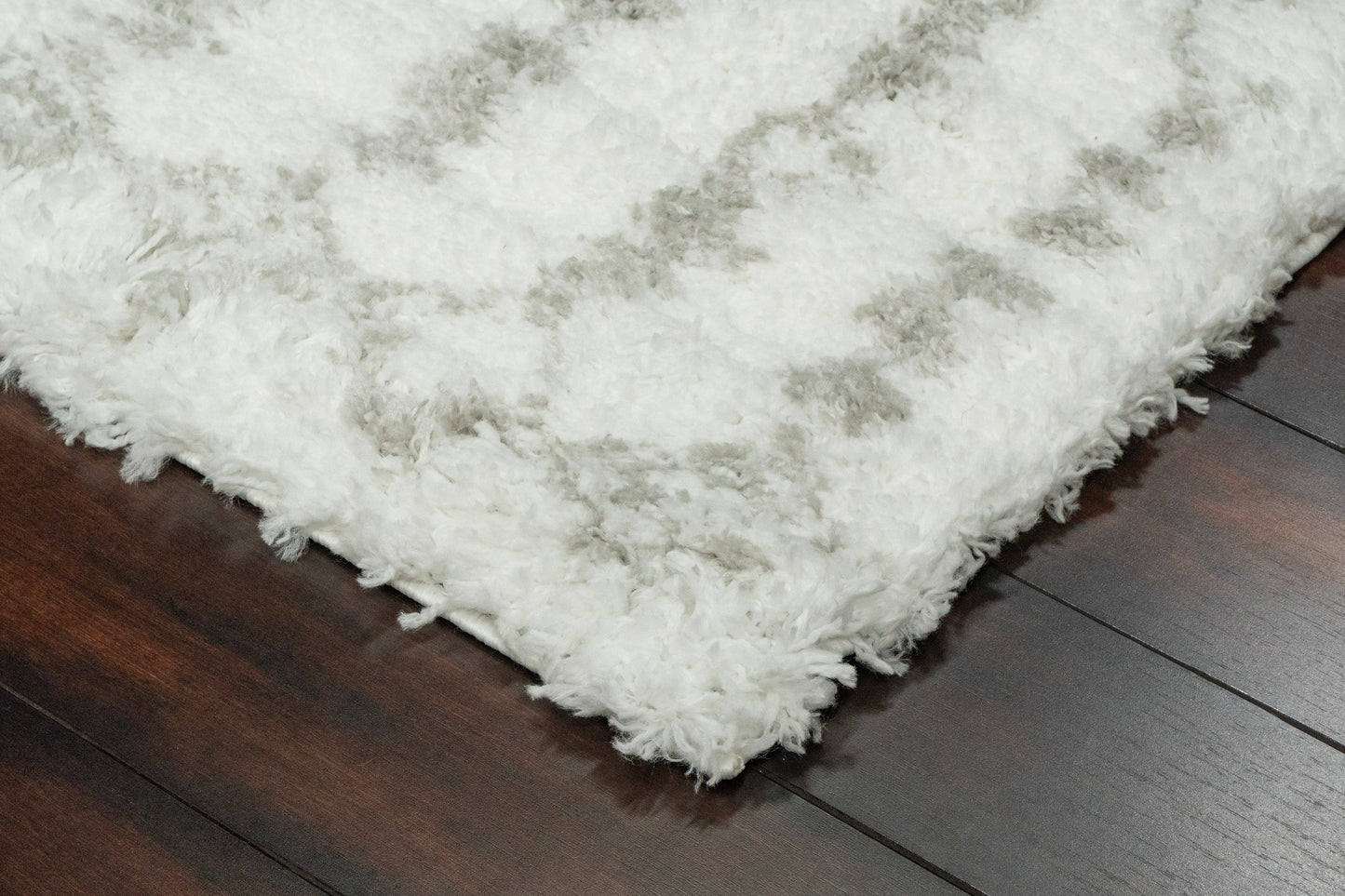 Nordic 7433-100 White/Silver Area Rug