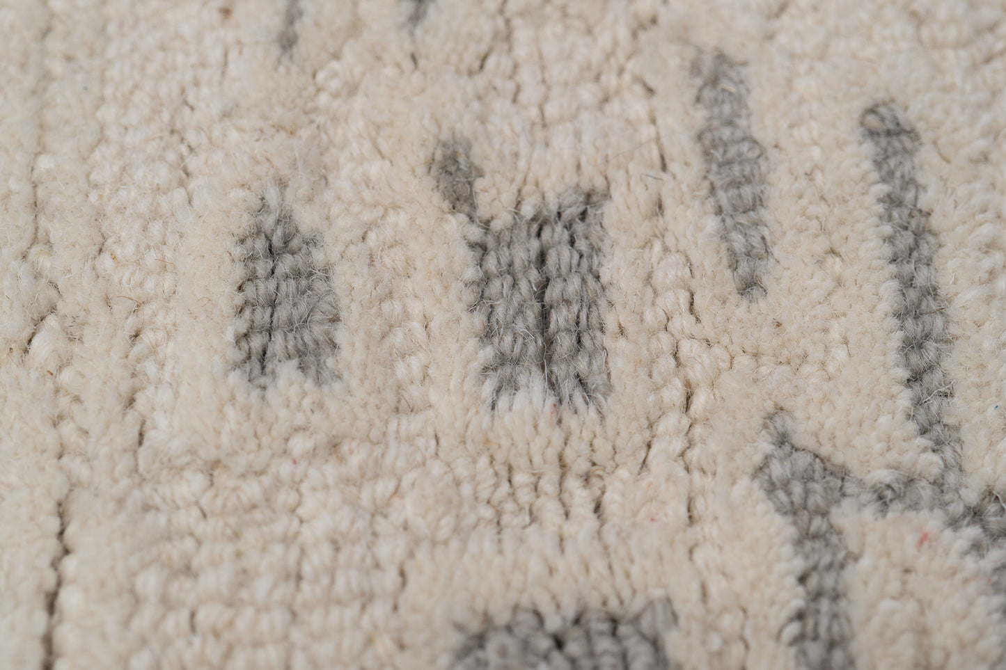 Trono 5480-191 Ivory/Silver Area Rug