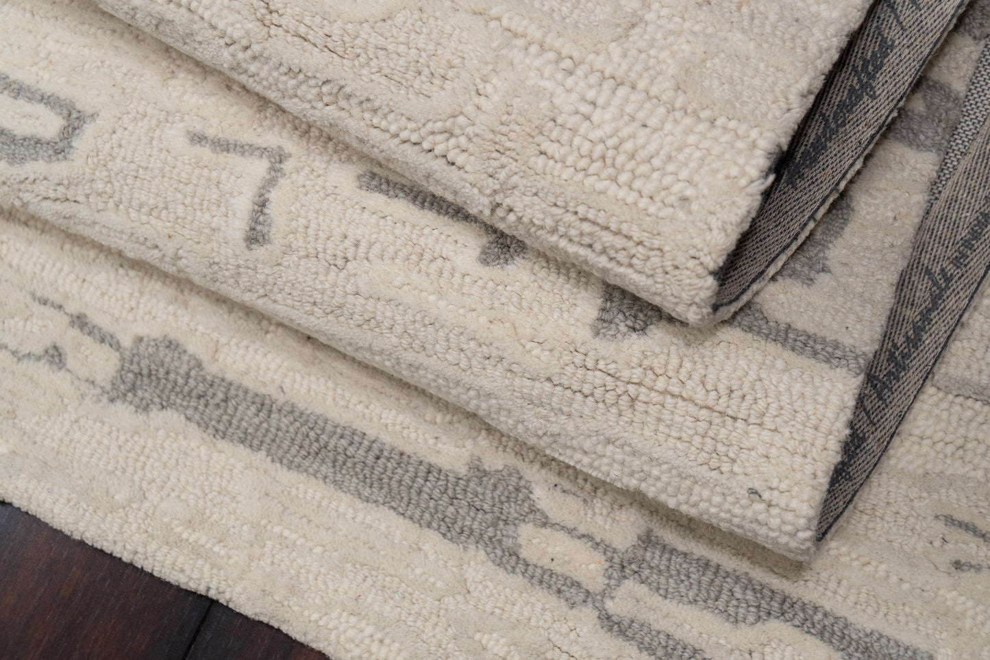 Trono 5480-191 Ivory/Silver Area Rug