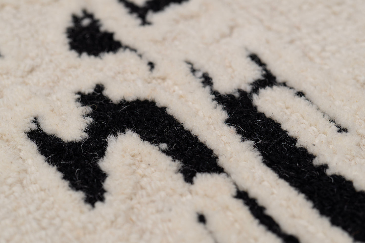 Trono 5480-910 Black/White Area Rug