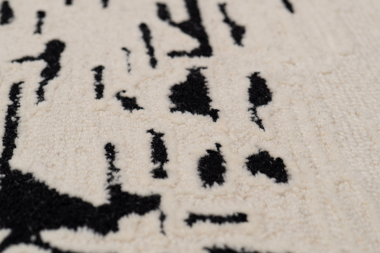 Trono 5480-910 Black/White Area Rug