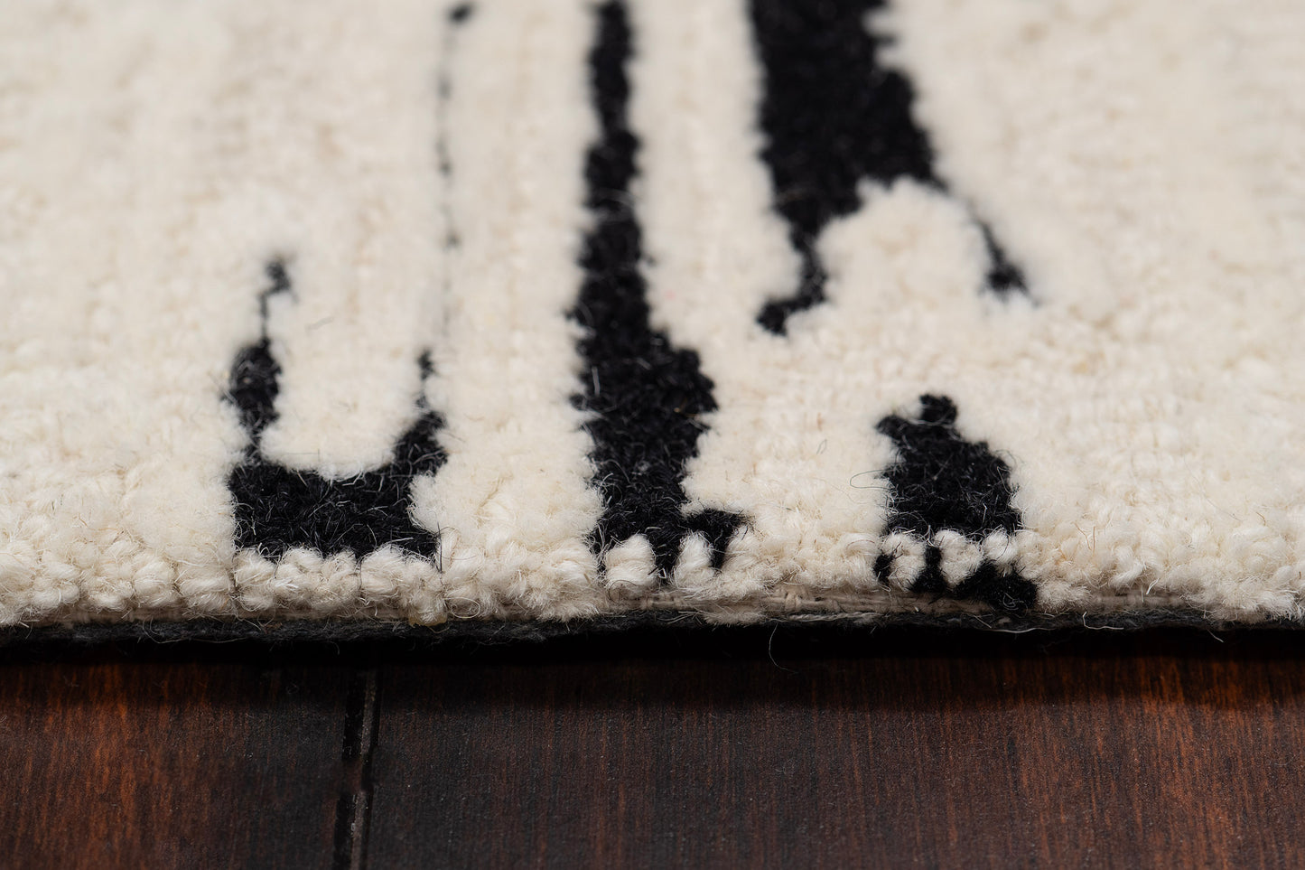 Trono 5480-910 Black/White Area Rug