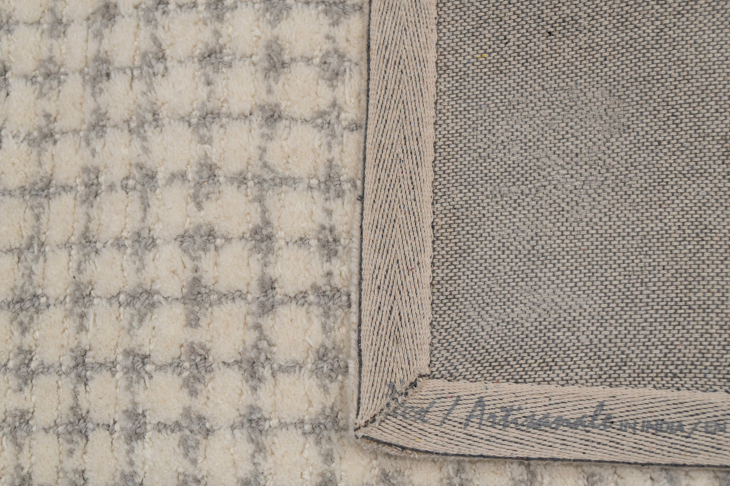 Trono 5481-191 Ivory/Silver Area Rug